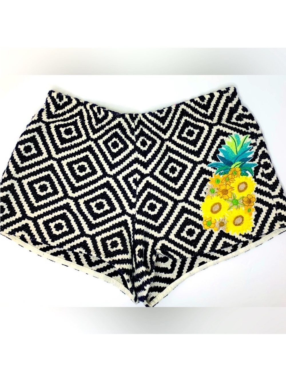 Judith March Navy & White  Aztec Pattern Shorts with Pineapple Patch sz Small